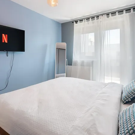 Blue Oasis - Hils Brauner - Free Parking *